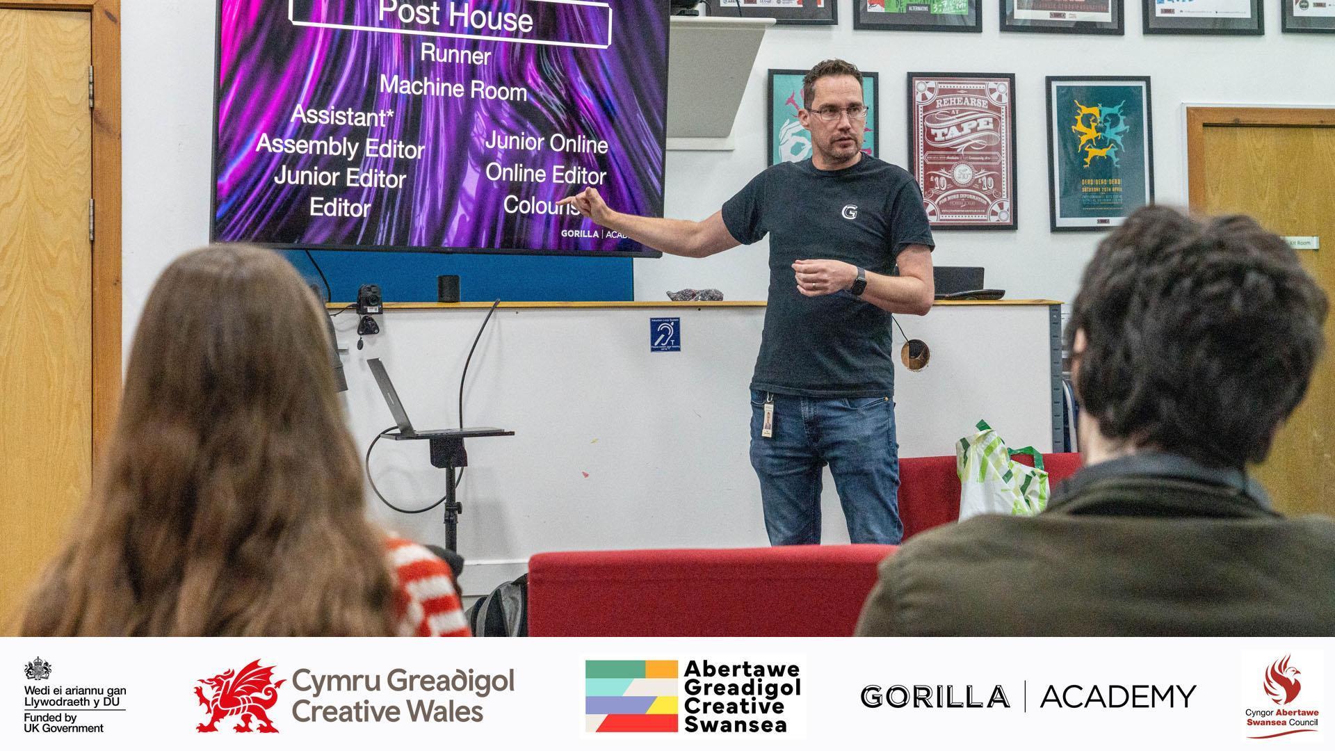 Abertawe Greadigol a Gorilla Academy: Sut i fod yn rhedwr cynhyrchu!